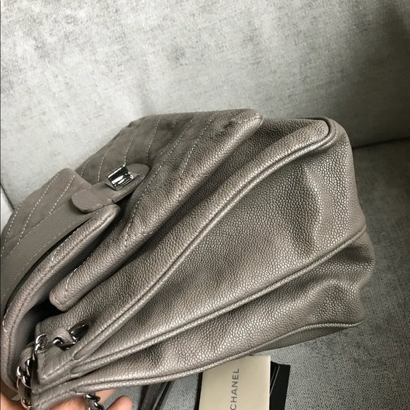 Chanel shoulder bag in grey caviar - Picture 6 of 16